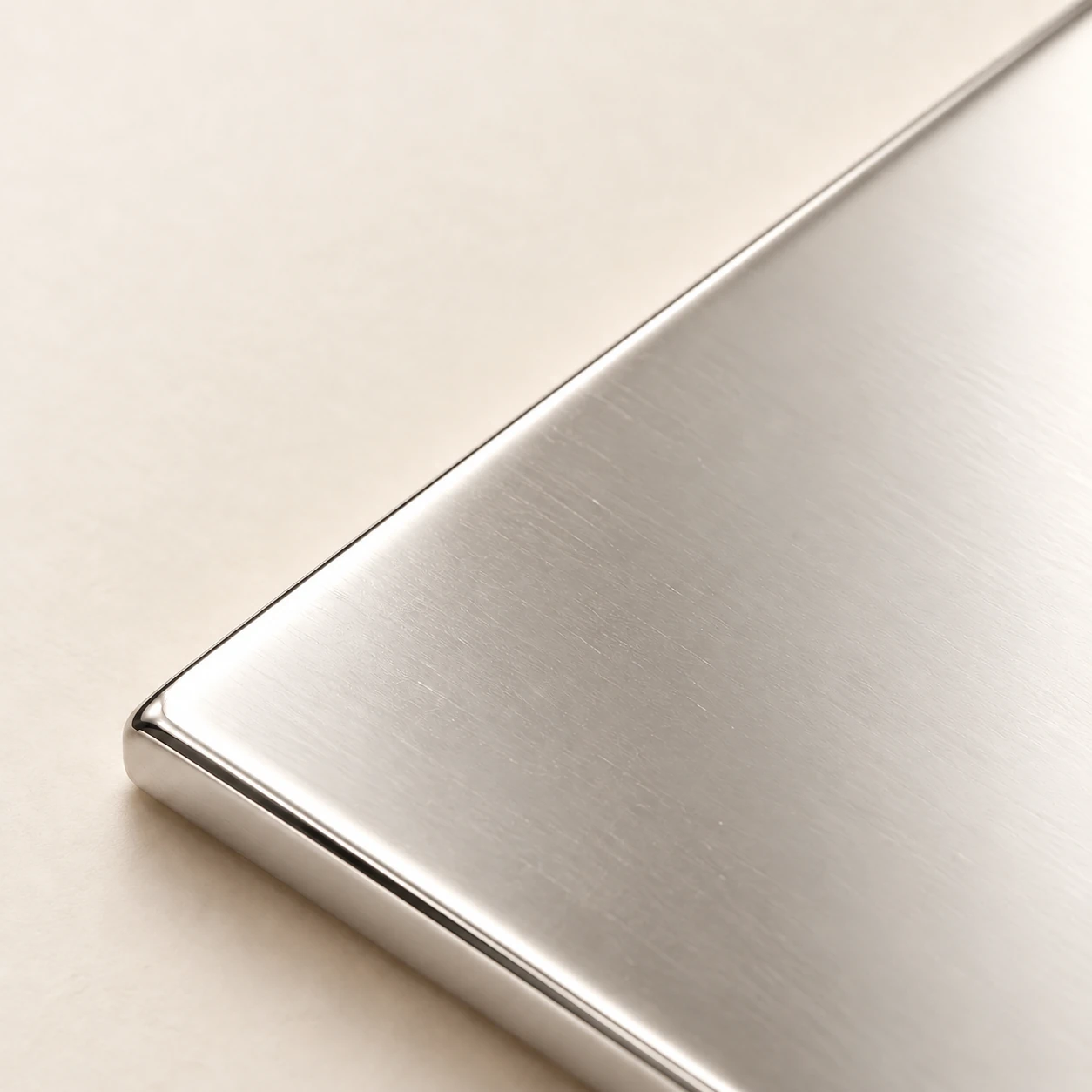 Detalle ilustrativo de Oro blanco 18K