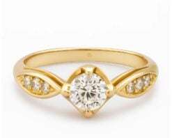 Oro Amarillo, o Blanco, o Rosa 18k, o Platino, con 6 Diamantes  de 1.5 a 2 pt. y 1 Diamante Central de 20 a 45 pt., a elección.