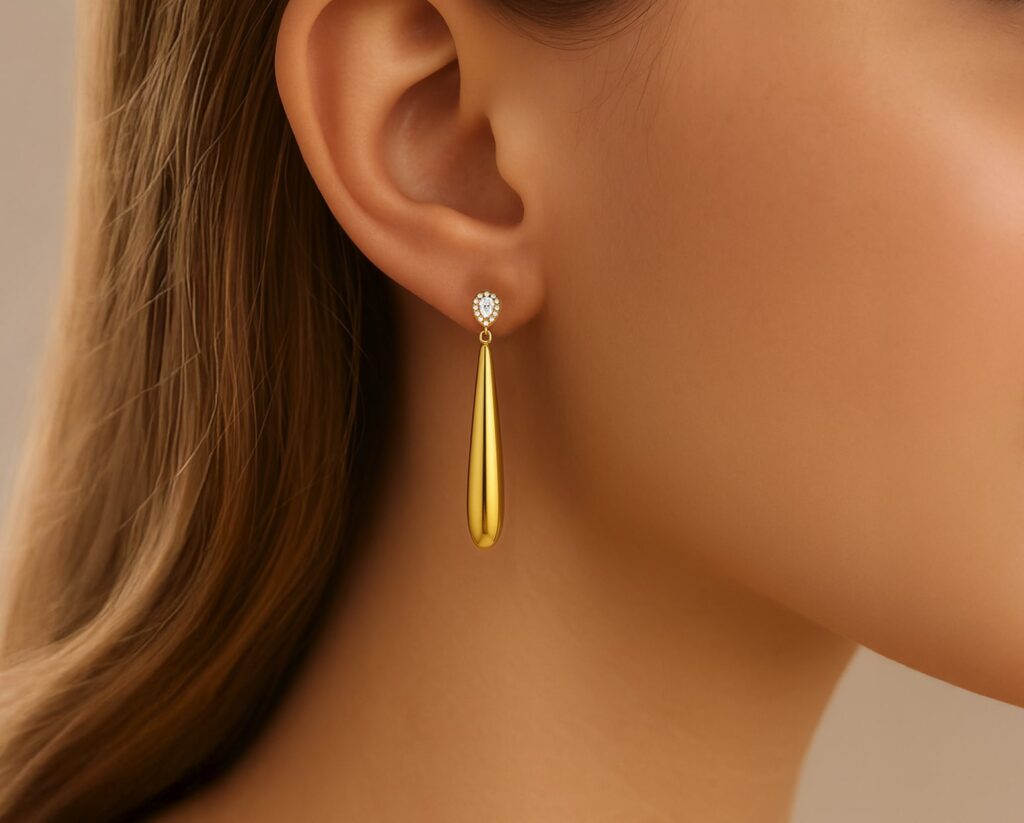 Oro Amarillo 14k con 2 Diamantes corte pera que suman 12 pt y 24 Diamantes corte brillante que suman 6 pt