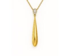 Collar Lagrima Oro Amarillo 14k con 1 Diamante corte pera de 6 pt y  12 Diamantes corte brillante que suman 3 pt