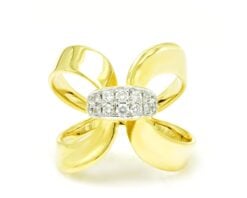 Anillo Oro Amarillo 14k con 14 Diamantes corte brillante que suman 16 pt
