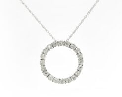 Colgante Oro Amarillo o Blanco 14k con 20 Diamantes corte brillante que suman 15 pt