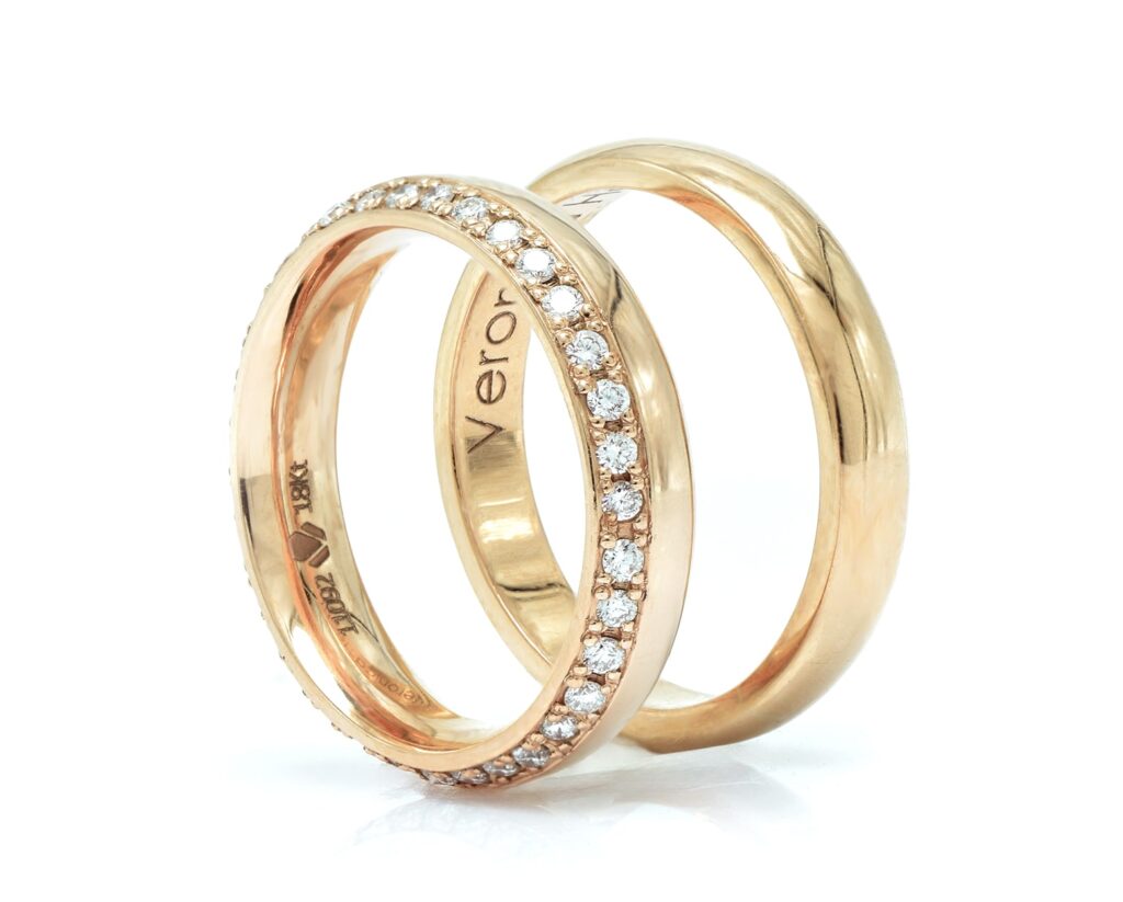 Oro Blanco, o Amarillo, o Rosa 18k o Platino con 14 Diamantes corte brillante de 2 pt.