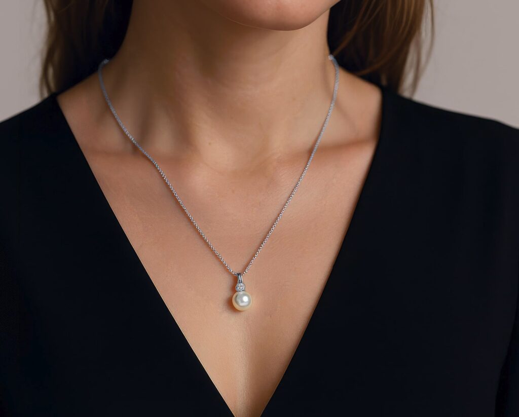 Colgante Veronica Hecht Plata con acabado de Platino con  Perla Cultivada y Moissanita.