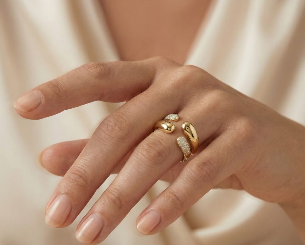 Anillo Oro Amarillo 14k con 47 Diamantes corte brillante que suman 30 pt