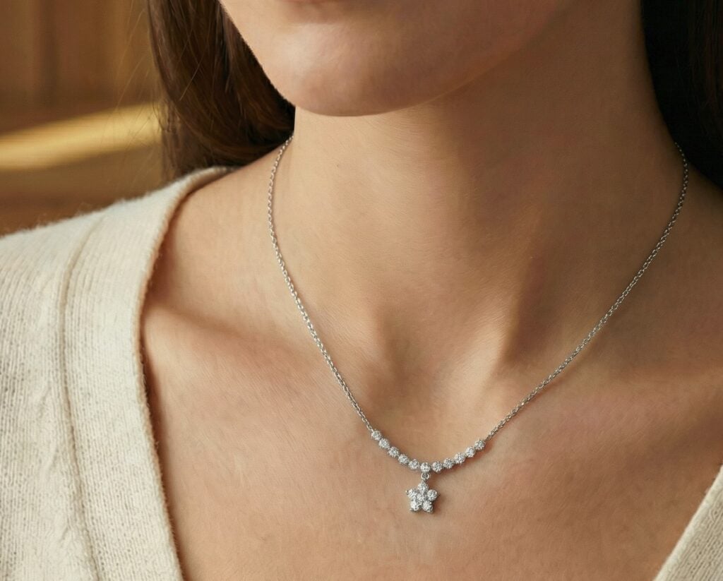 Colgante Oro Amarillo o Blanco 14k con 17 Diamantes corte brillante que suman 33 pt