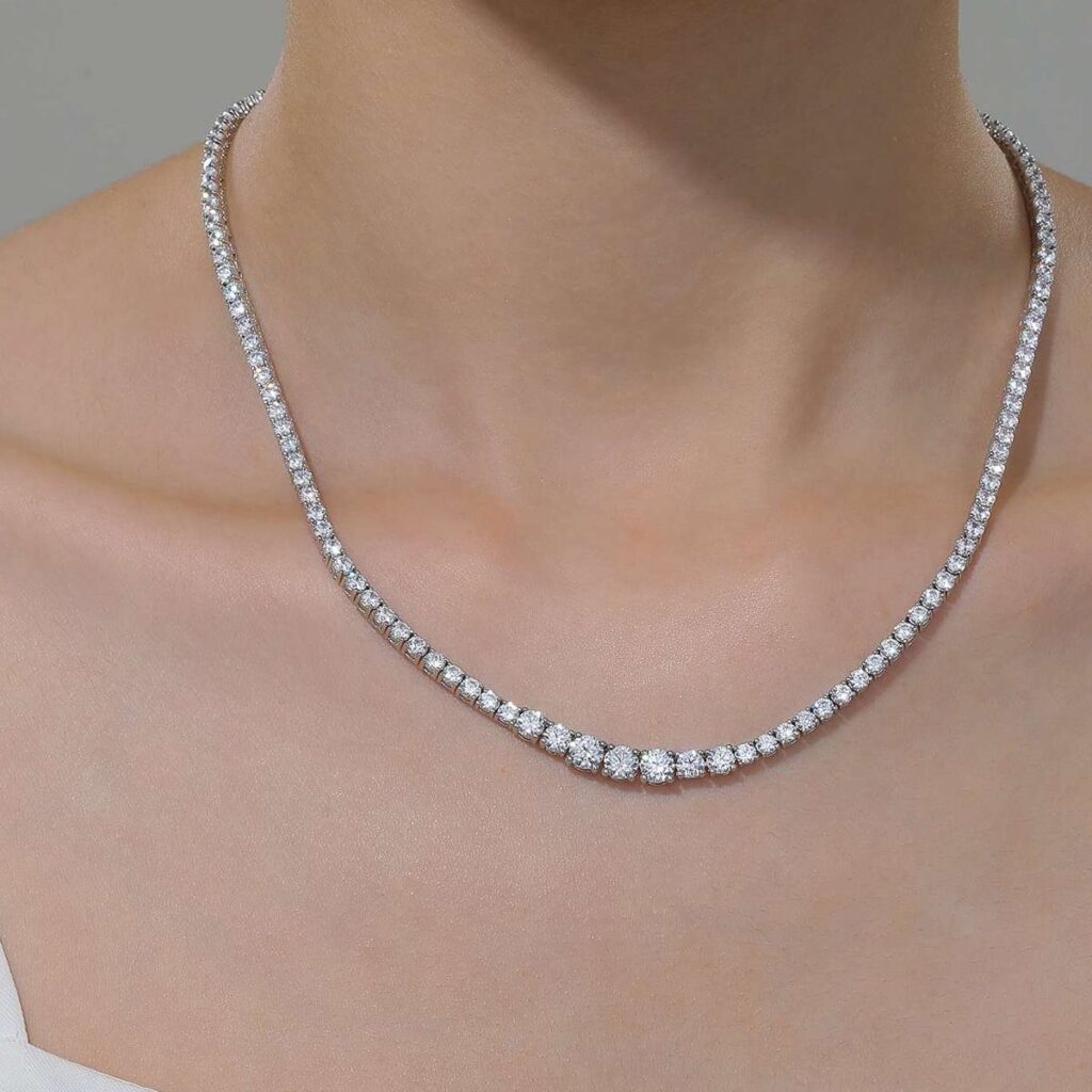 Plata con acabado de Platino con 181 Moisanitas que suman 2 ct.. Tamaño: 60 cm