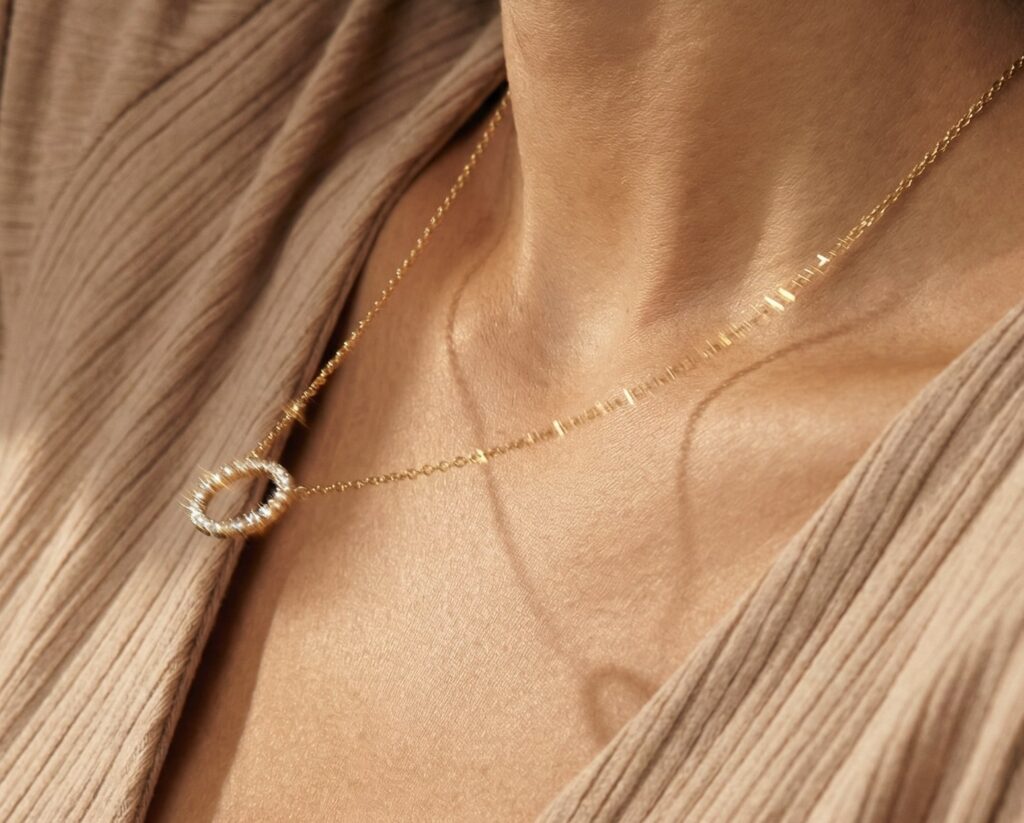 Colgante Oro Blanco o Amarillo 14k con 70 Diamantes corte brillante que suman 16 ptColgante Oro Blanco o Amarillo 14k con 70 Diamantes corte brillante que suman 16 pt