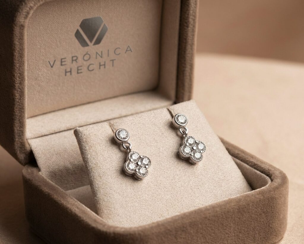 aros Oro Blanco 14k con 10 Diamantes corte brillante que suman 19 pt