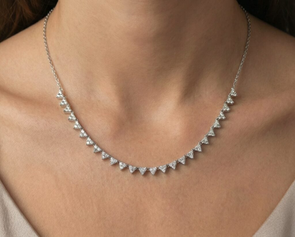 Oro Blanco 14k con 39 Colgante Diamantes corte brillante que suman 73 pt