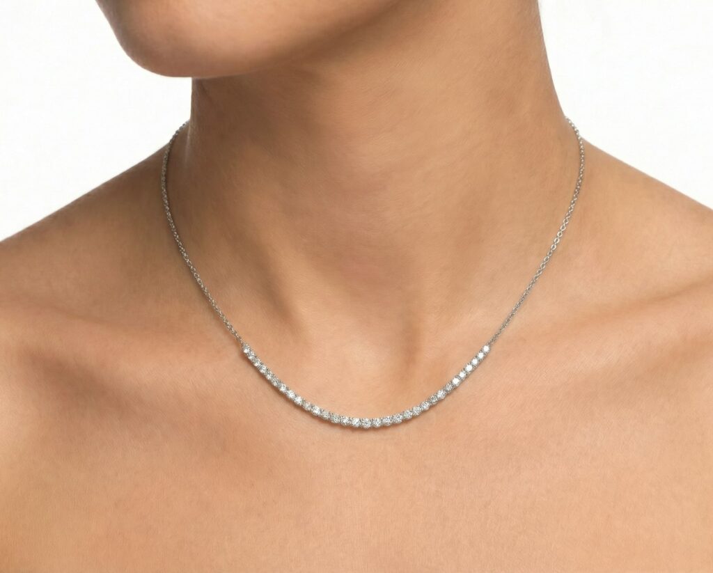 Colgante Oro Blanco 14k con 39 Diamantes corte brillante que suman 73 pt