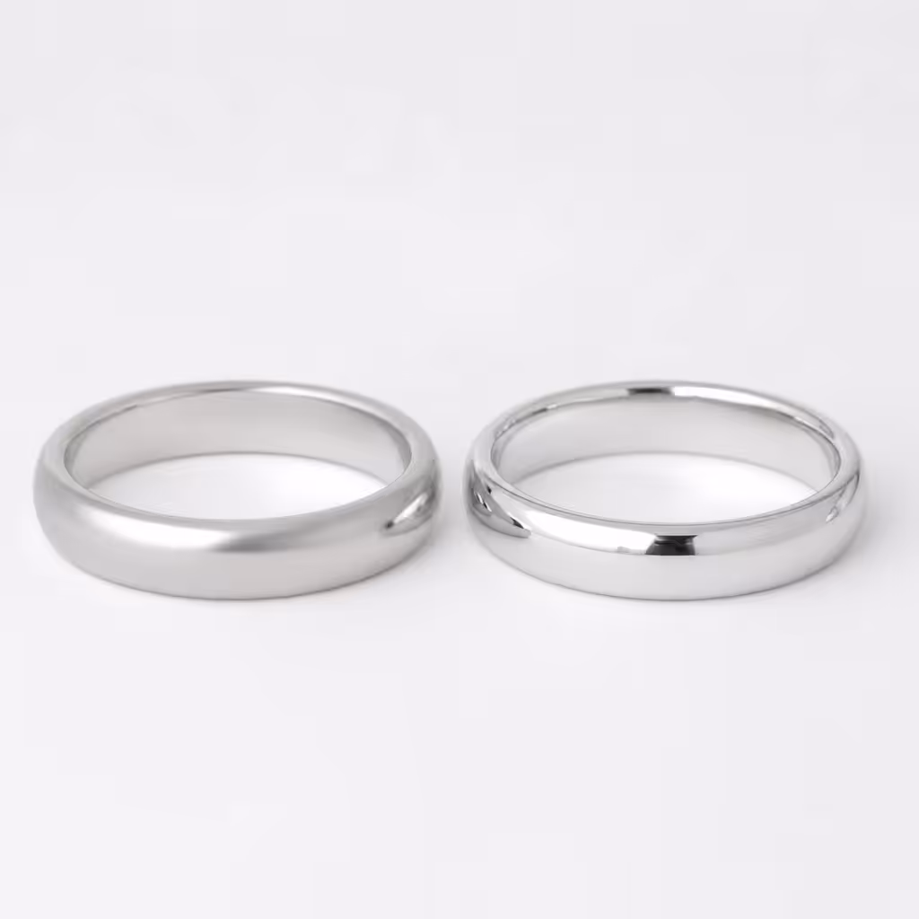 Comparación de color entre anillo de platino y anillo de oro blanco con rodio