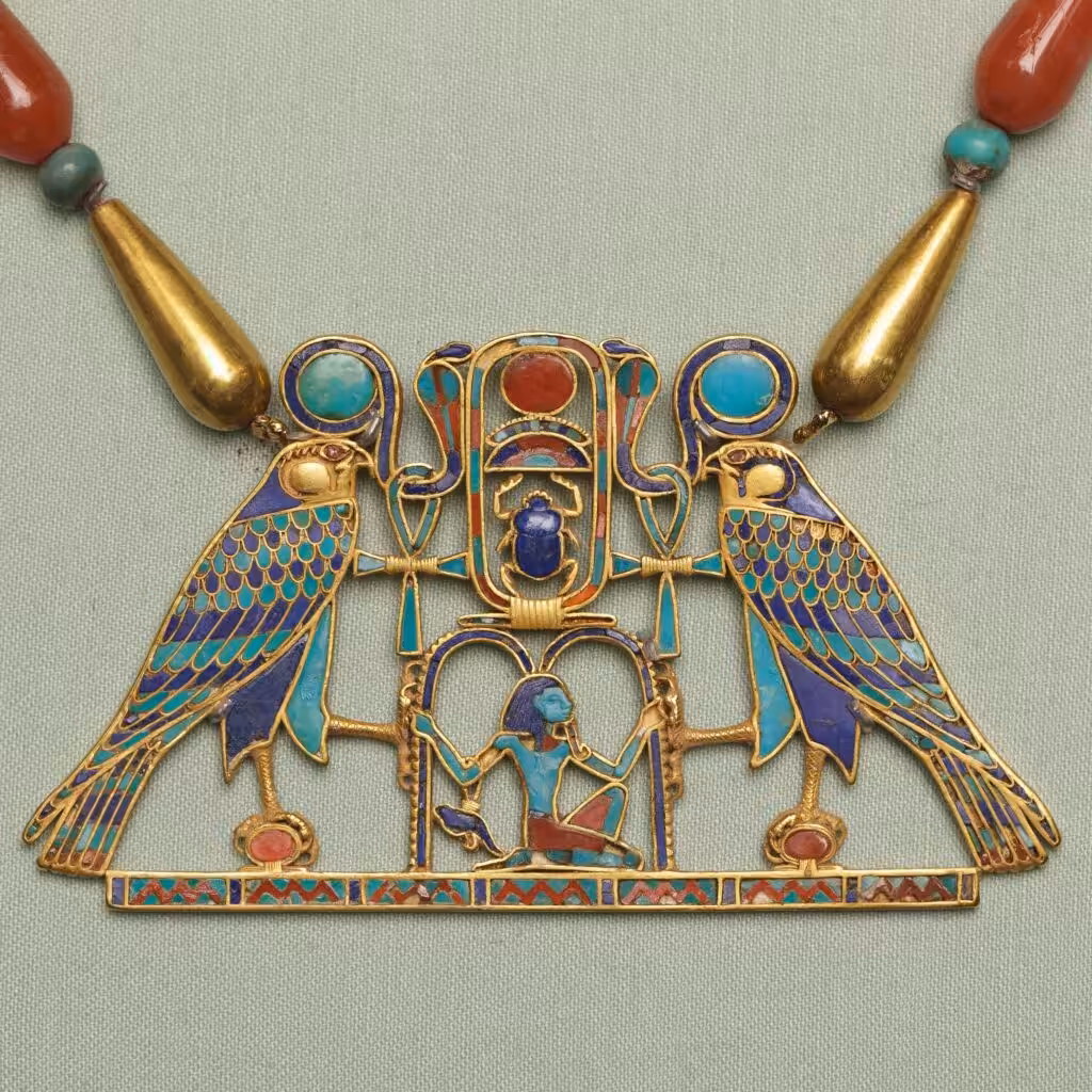 Pectoral egipcio de la princesa Sit-Hathor-Yunet con oro, turquesa, cornalina y lapislázuli.