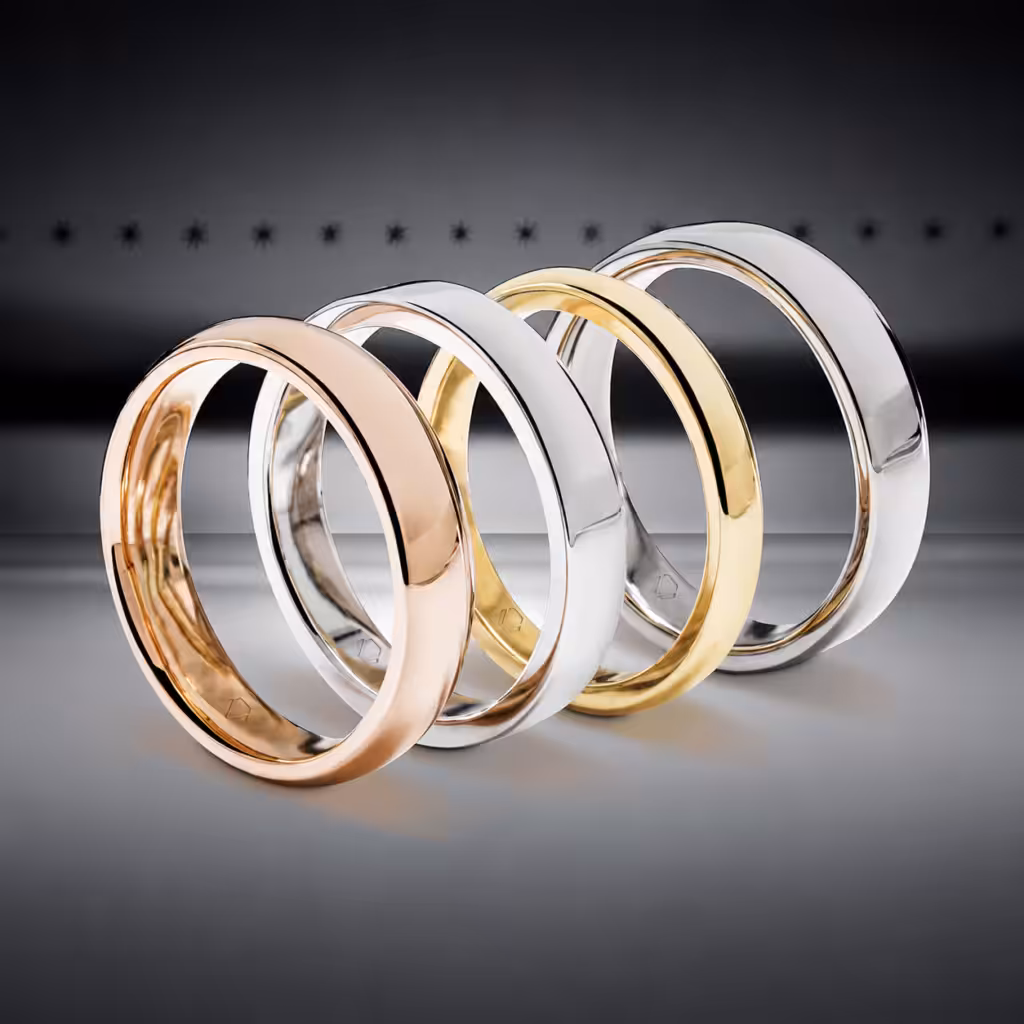 Anillos en oro amarillo, oro blanco y oro rosado que muestran distintos colores de metal en joyería fina.