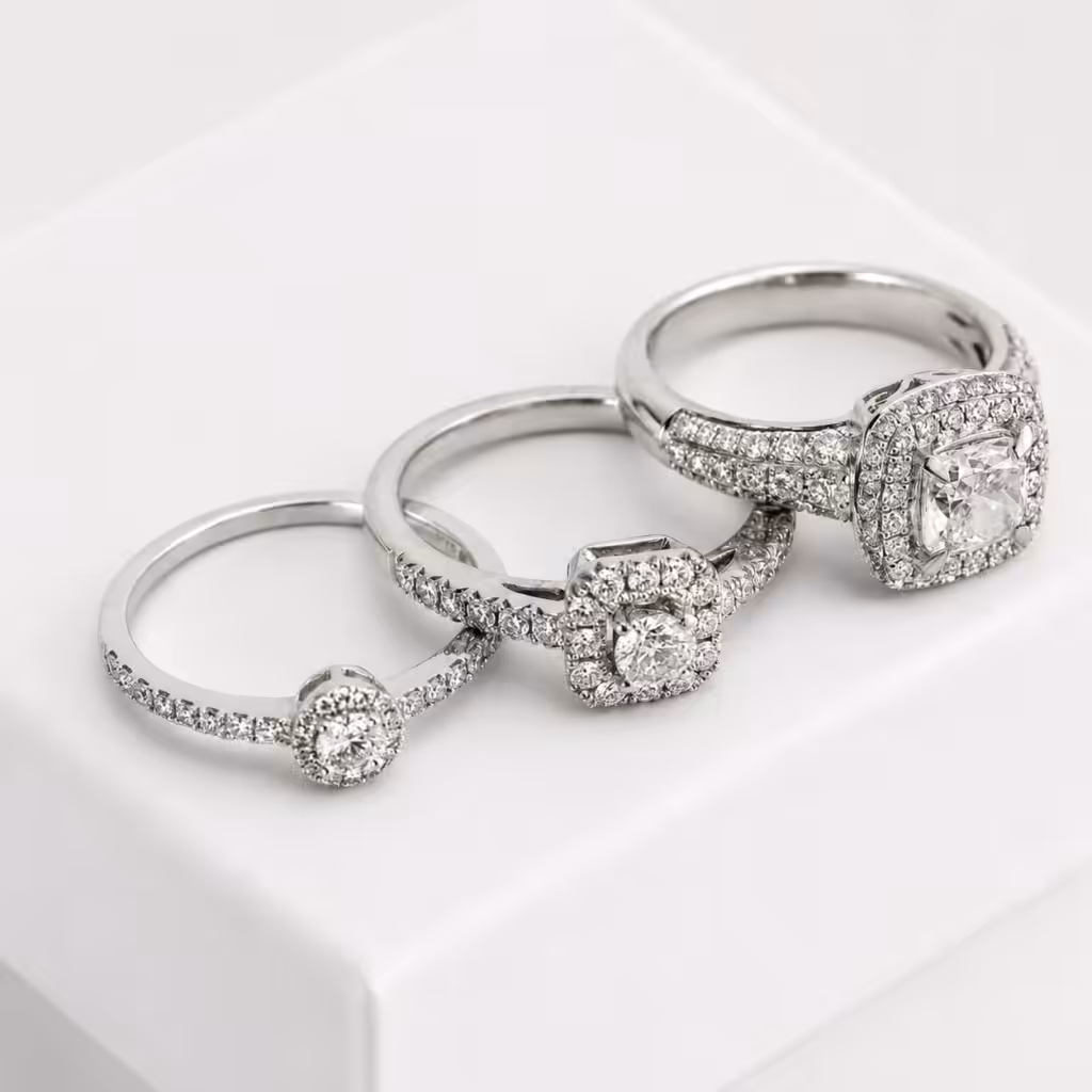Tres anillos con halos de distintos tamaños que muestran cómo cambia su presencia visual